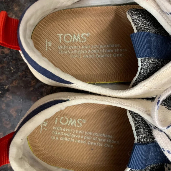 Toms sneakers, womens size 7 - Picture 8 of 8